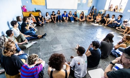 Teatro e cotidiano em cena: um dia no núcleo da Maré da ETP