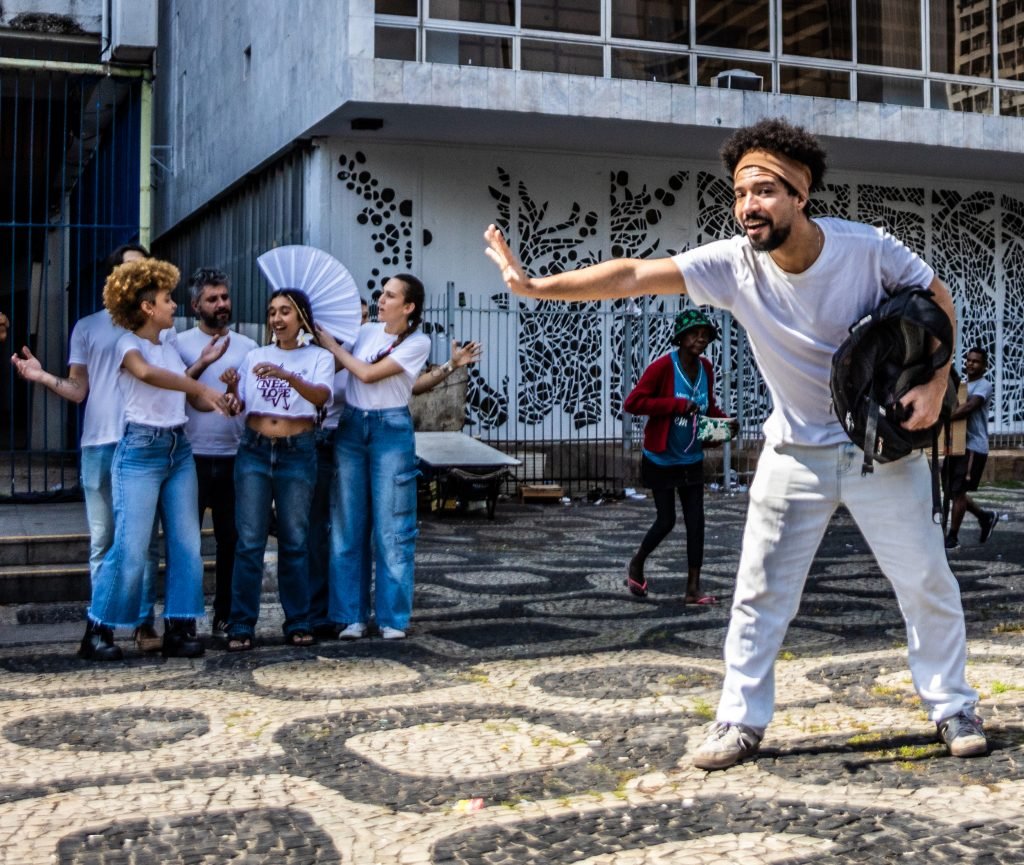 Peixe de Cardume leva teatro às ruas no Dia D do Plebiscito Popular /Projeto “Escola de Teatro Popular”