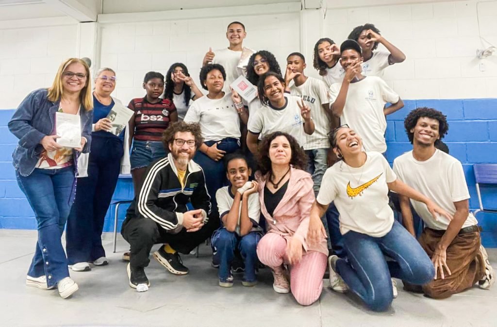 Núcleo de São Gonçalo inicia ciclo de apresentações com cena sobre violência escolar  / Projeto “Escola de Teatro Popular”