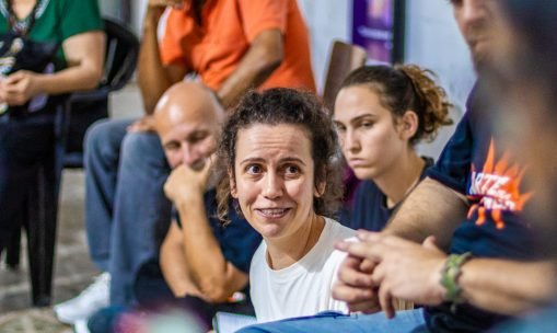 Mariana Sapienza conduz oficina sobre teatro épico e práticas coletivas na ETP