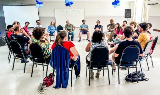 Oficina com a Companhia do Latão no Rio de Janeiro reforça diálogos entre teatro crítico e Teatro do Oprimido