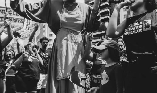 Teatro e luta nas ruas: ETP e MUCA apresentam intervenção no ato do 8 de março no Rio